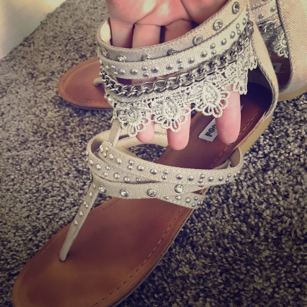Not rated sandals